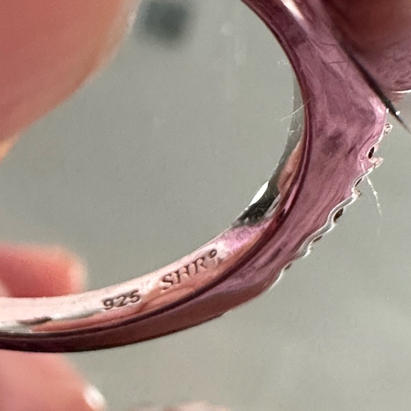 NWT Hello Kitty Crystal Flat Face Pave Red Enamel Bow Ring - Picture 16 of 16